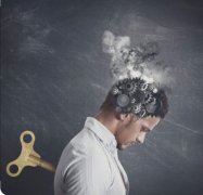 为什么你天天睡够8小时，醒来却还是觉得“脑子转不动”？